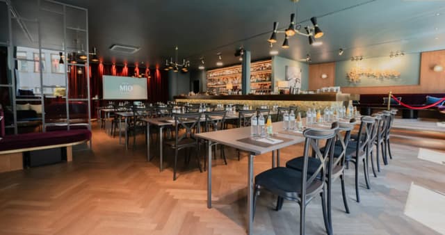 Mioconferencebar1.jpg