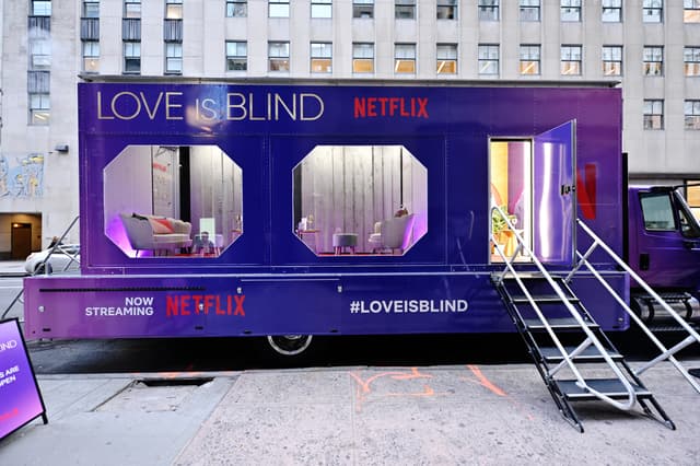 Netflix Love Is Blind Tour - 0