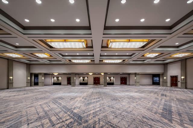 houjw-ballroom-9715-hor-clsc.jpg