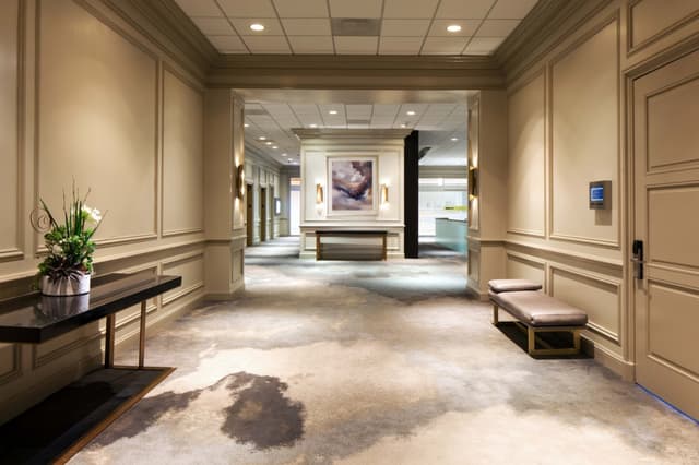 hougw-plaza-foyer-empty-5170-hor-clsc.jpg