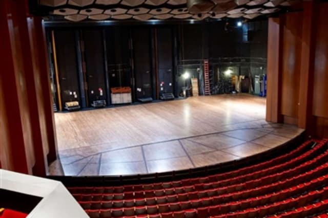 16Stage_JonesHall_64a37e6a-4a78-420d-8873-1d2752e9f4df.jpg