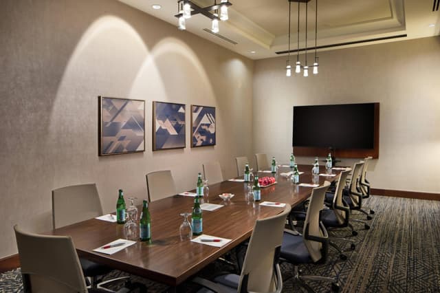 dtwpo-boardroom-0062-hor-clsc.jpg