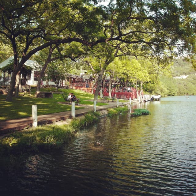 Lake Side Lawn