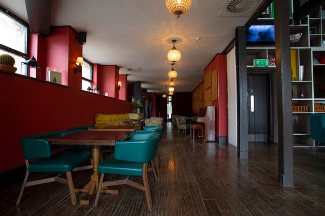 MEMBERS' BAR_3.jpg