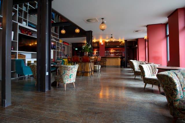 MEMBERS' BAR_1.jpg