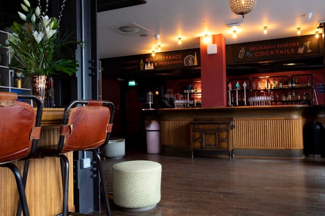 MEMBERS' BAR.jpg