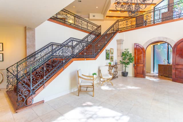foyer.jpg