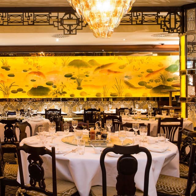 london-the-dorchester-china-tang-at-the-dorchester-main-restaurant_square.jpg