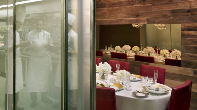 london-the-dorchester-chefs-table-glass-landscape.jpg