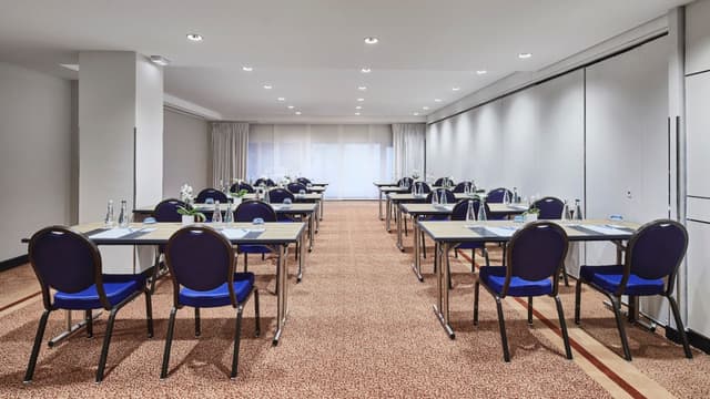 Hotel-Martinez-P1045-Pomelo-Salon-Meeting-Room.jpg