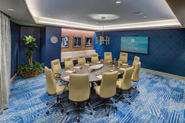 Embassy-Suites-Windward-Boardroom-2.jpg