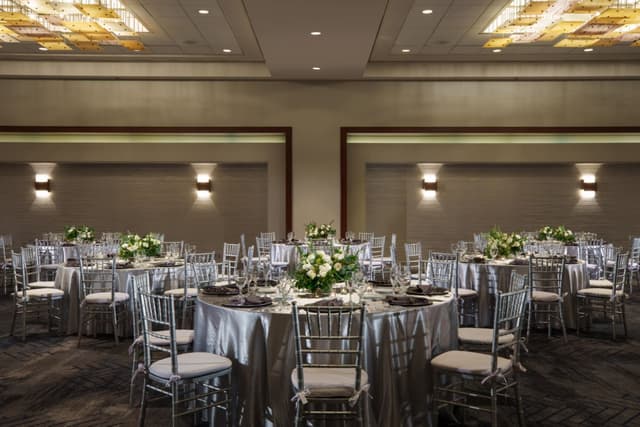 br-laxrr-renaissance-ballroom32252-13000_Classic-Hor.jpg