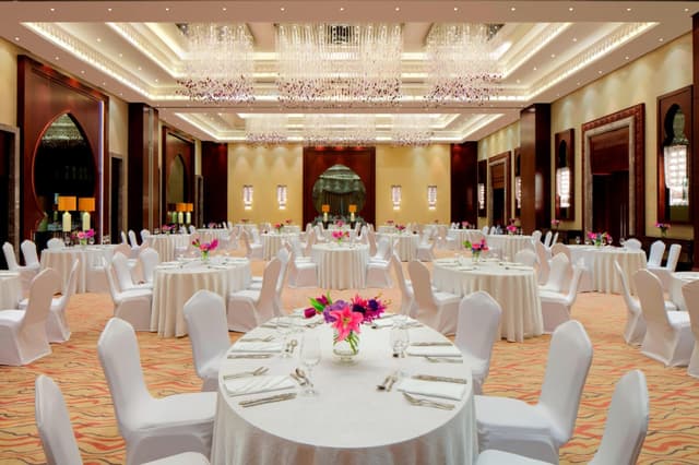 shjlc-ballroom-9182-hor-clsc.jpg