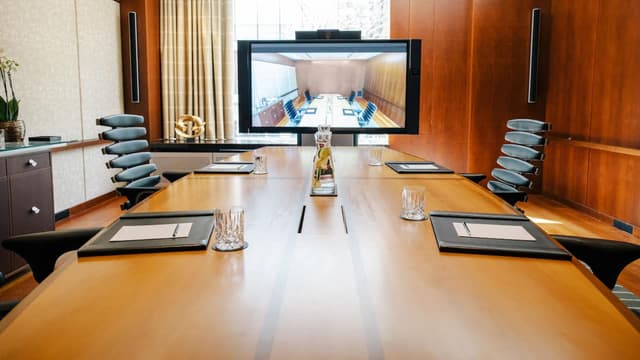 Hybrid Meeting Rooms