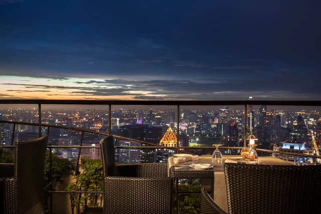 BTTHBK%20Vertigo_and_Moon_Bar_Dining_Area.jpg