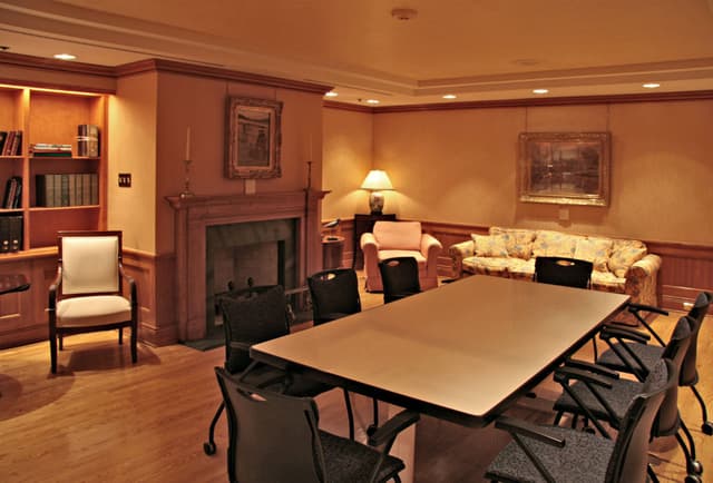 salle_conseil_et_son_salon3-1177x800.jpg