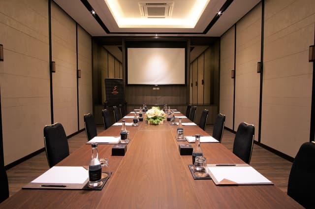 small meeting room-compassskyviewhotelbangkok (2).jpg