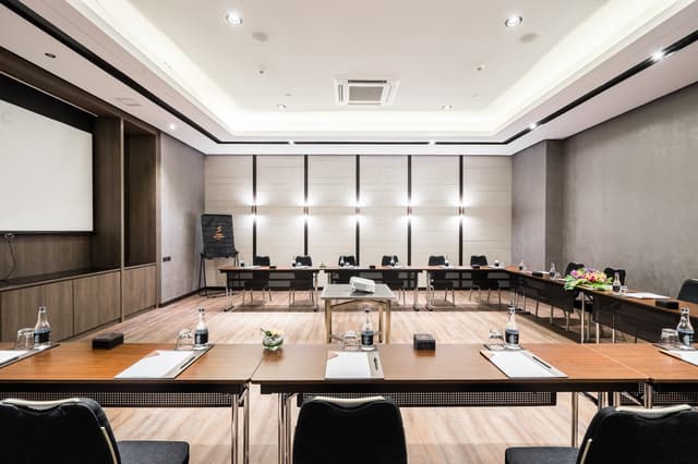 small meeting room-compassskyviewhotelbangkok (9).jpg