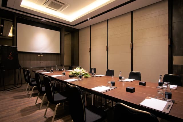 small meeting room-compassskyviewhotelbangkok (3).jpg