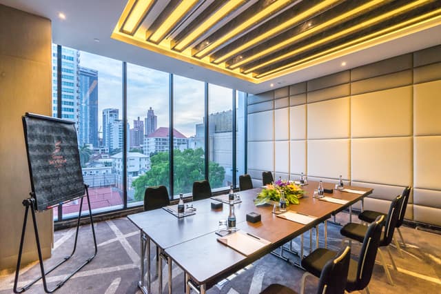 small meeting room-compassskyviewhotelbangkok (5).jpg