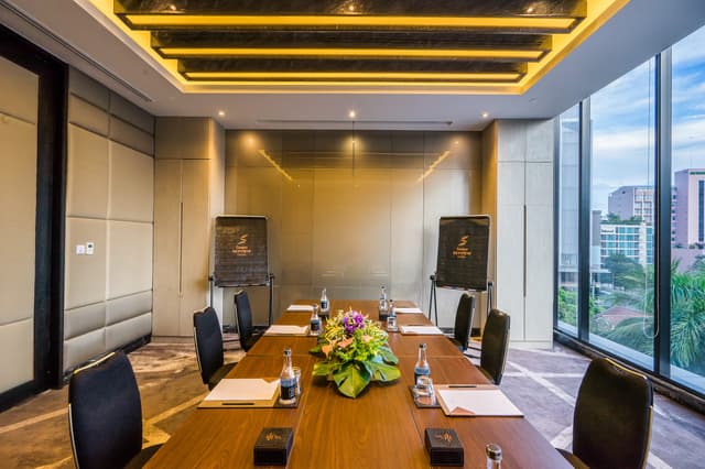 small meeting room-compassskyviewhotelbangkok (7).jpg