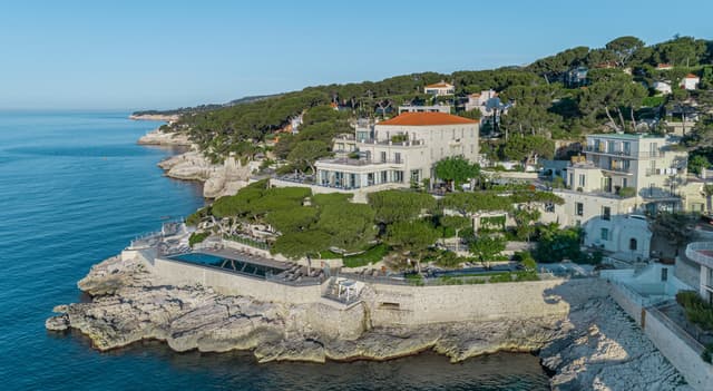 Full Buyout of Hôtel Les Roches Blanches Cassis