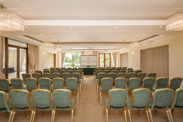 Evoke-Pictures_Bromley-Court-Conference-Rooms__171-x2-scaled.jpg