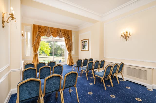 Evoke-Pictures_Bromley-Court-Conference-Rooms__148-scaled.jpg