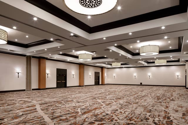 seamc-ballroom-8537-hor-clsc.jpg