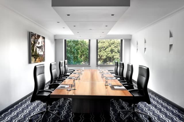 sydsi-boardroom-5267-hor-clsc.jpg