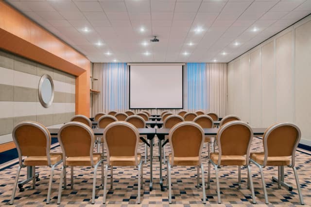 brusi-meeting-room-3522-hor-clsc.jpg