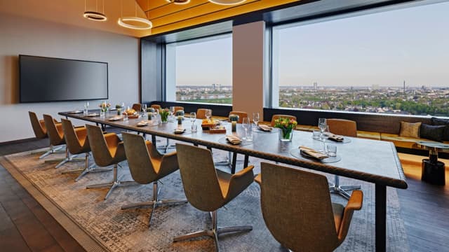 DUSJD-P0078-Meeting-Skylounge-Table.jpg