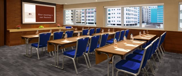 double-tree-al-barsha-meeting-rooms-04.jpg