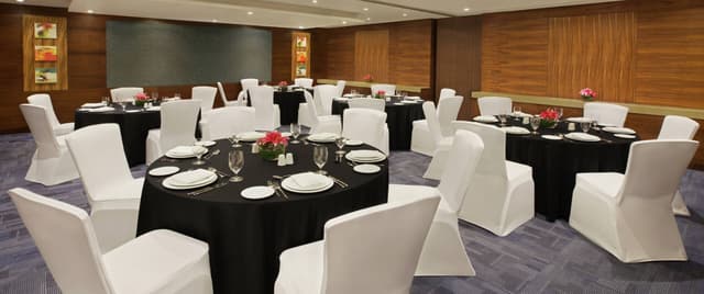 double-tree-al-barsha-meeting-rooms-08.jpg