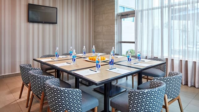 Hyatt-Place-Los-Angeles-LAX-El-Segundo-P117-Meeting-Space.jpg