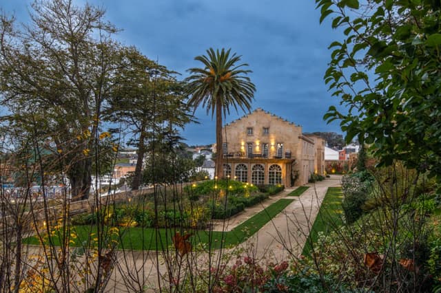 crop_9999_1000_Palacio-De-Figueras-Asturias-Olivers-Travels-2.jpg
