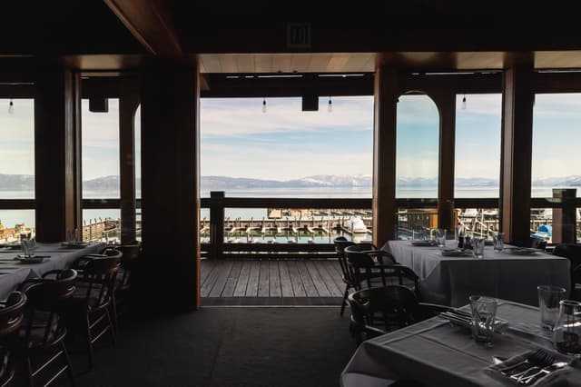 Jakes+on+the+Lake+Private+Dining-15.jpg