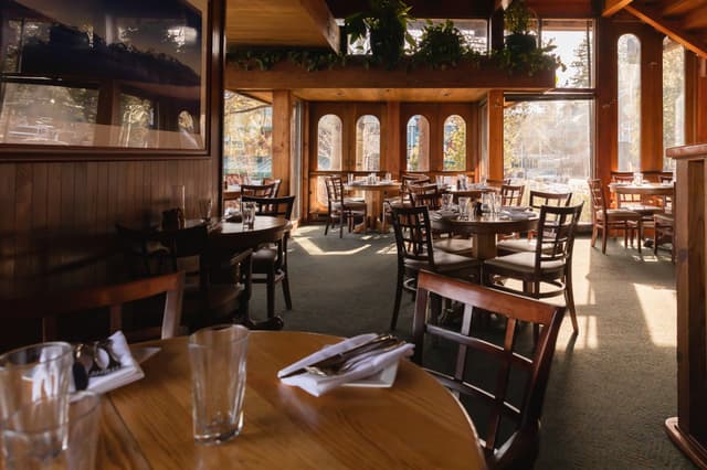 Jakes+on+the+Lake+Private+Dining-26.jpg