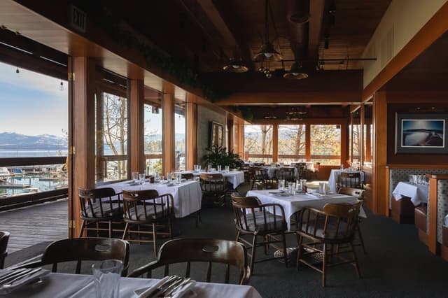 Jakes+on+the+Lake+Private+Dining-17.jpg