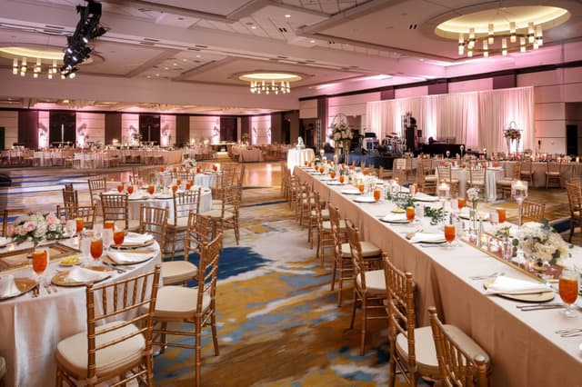 sdflm-ballroom-0087-hor-clsc.jpg