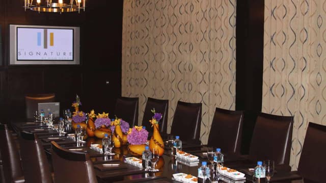 signature-meetings-room-breakout.jpg