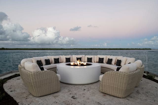 blue-haven-resort-all-inclusive-lounge-firepit-3000px-scaled.jpg