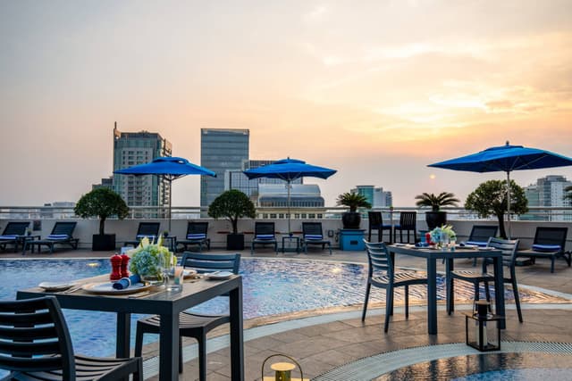 Vietnam-SofitelSaigonPlaza-Marcom-Capture-the-spectacular-Saigon-Sunset-from-the-Rooftop-pool-bar-at-Sofitel-Saigon-Plaza.jpg