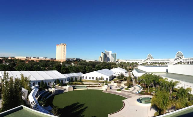 meetings_lg_promenade-tent.jpg