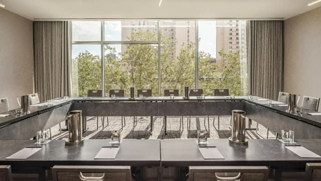 Hyatt-Regency-Houston-Galleria-P044-West-Alabama-Hollow-Square-Boardroom.jpg