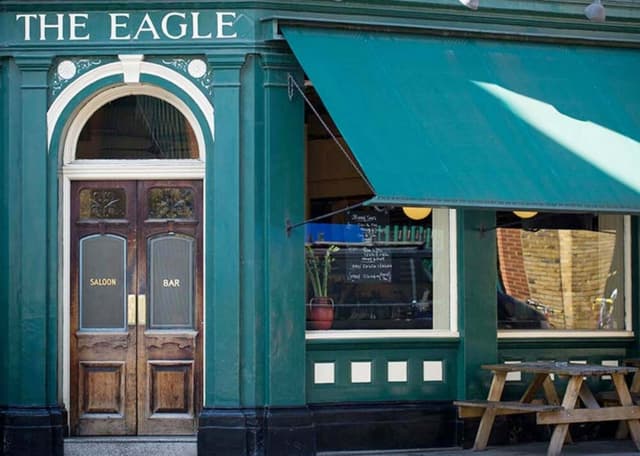 the-eagle-pub-farringdon-london-first-gastropub.jpg