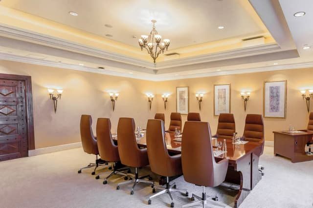 madinat-jumeirah--confrence-and-incentives--meeting-room.jpg