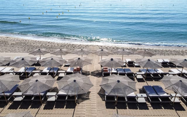 Byblos-Beach-Ramatuelle_Hotel-Byblos-Saint-Tropez-12-1600x1000.jpg