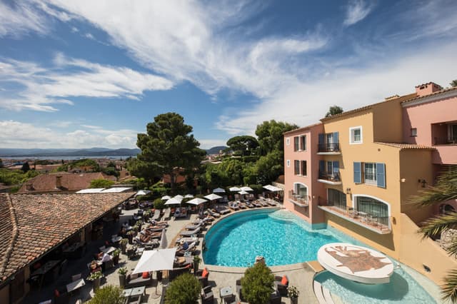 Hotel-Byblos-Saint-Tropez-Palace-Vue.jpg