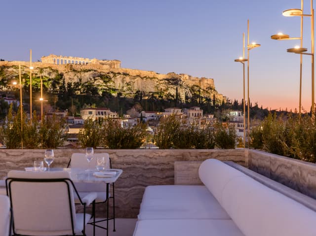 16-Dolli-rooftop-restaurant--parthenon-view-casual-chic-dining.jpg